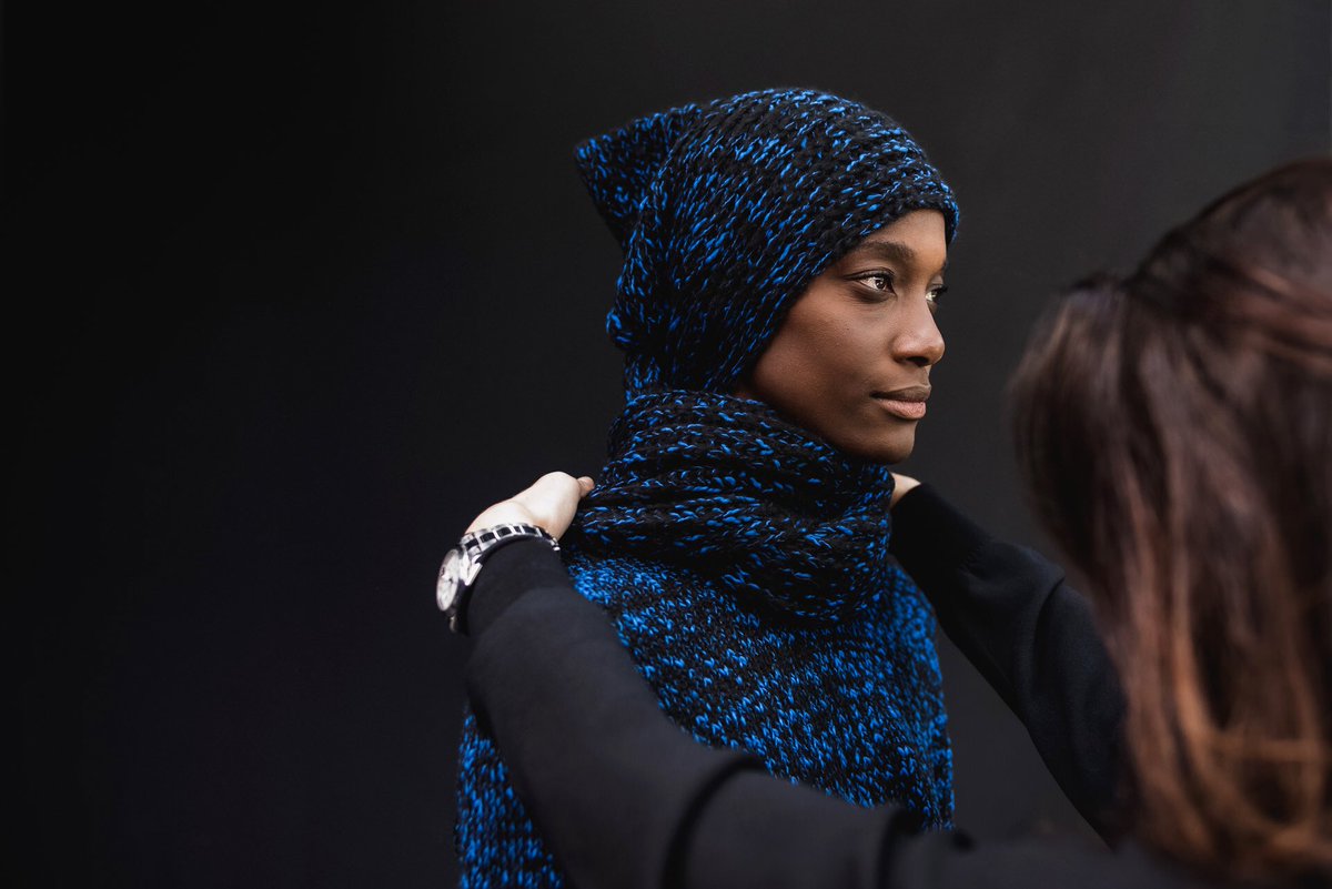 UMAbrasil's tweet photo. Detalhes de azul no backstage do SPFW N45 | Fotos @vinibrandini https://t.co/0Q9JgYJM8j