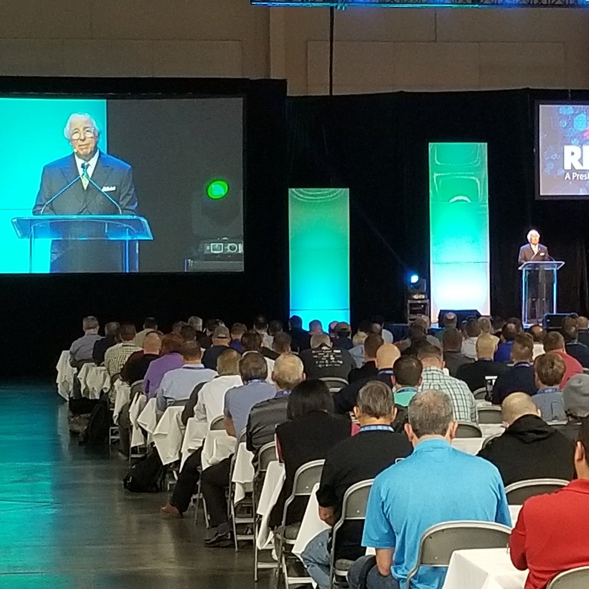 OtNorris's tweet photo. @historyinmoment On stage @goredsky #RSSC2018 #Utah https://t.co/TiCZvUw926
