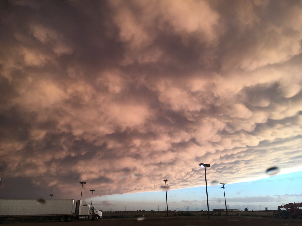 If we had trees, we would not be able to see eye candy like this. #Amarillo 
And all of a sudden I have a hankering (Okie slang for "desire" to the verbally ignorant) for mashed potatoes.