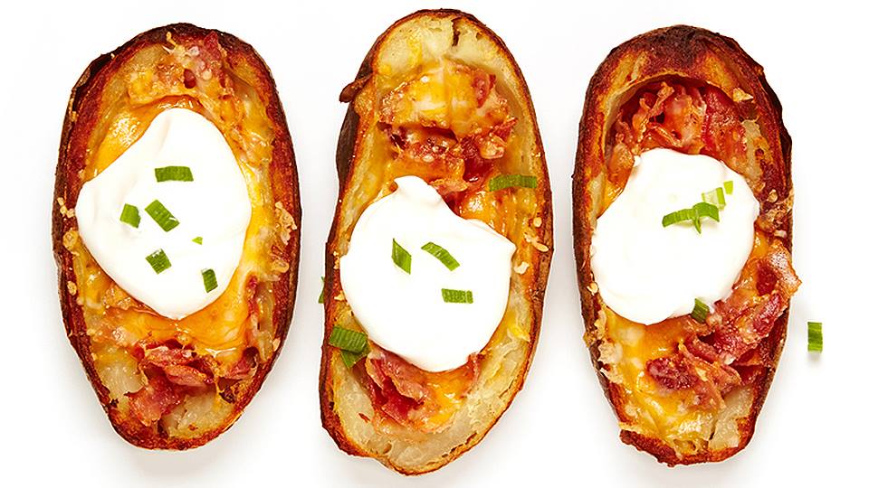 Feeling these #potatoskins this evening! A healthier alternative to a classic, these potato skins are baked rather than fried with some delicious turkey bacon and Monterey Jack cheese to top them off.

Find this #recipe and others: porterandcharlesrecipes.ca