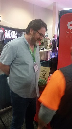 NE_CANN's tweet photo. 1,500 Attend New England Cannabis Convention’s Inaugural #Vermont Show via @ganjapreneur 🌲 #VTCANN18
https://t.co/VSfmoVr2ip
"It’s a billion-dollar business ...
Whose billion dollars is it gonna be?" 🤔
@Elifromthe802 H/T @MockShepid @HeadyVermont #vtpoli #BurlingtonVT https://t.co/SEju2UDHZ6