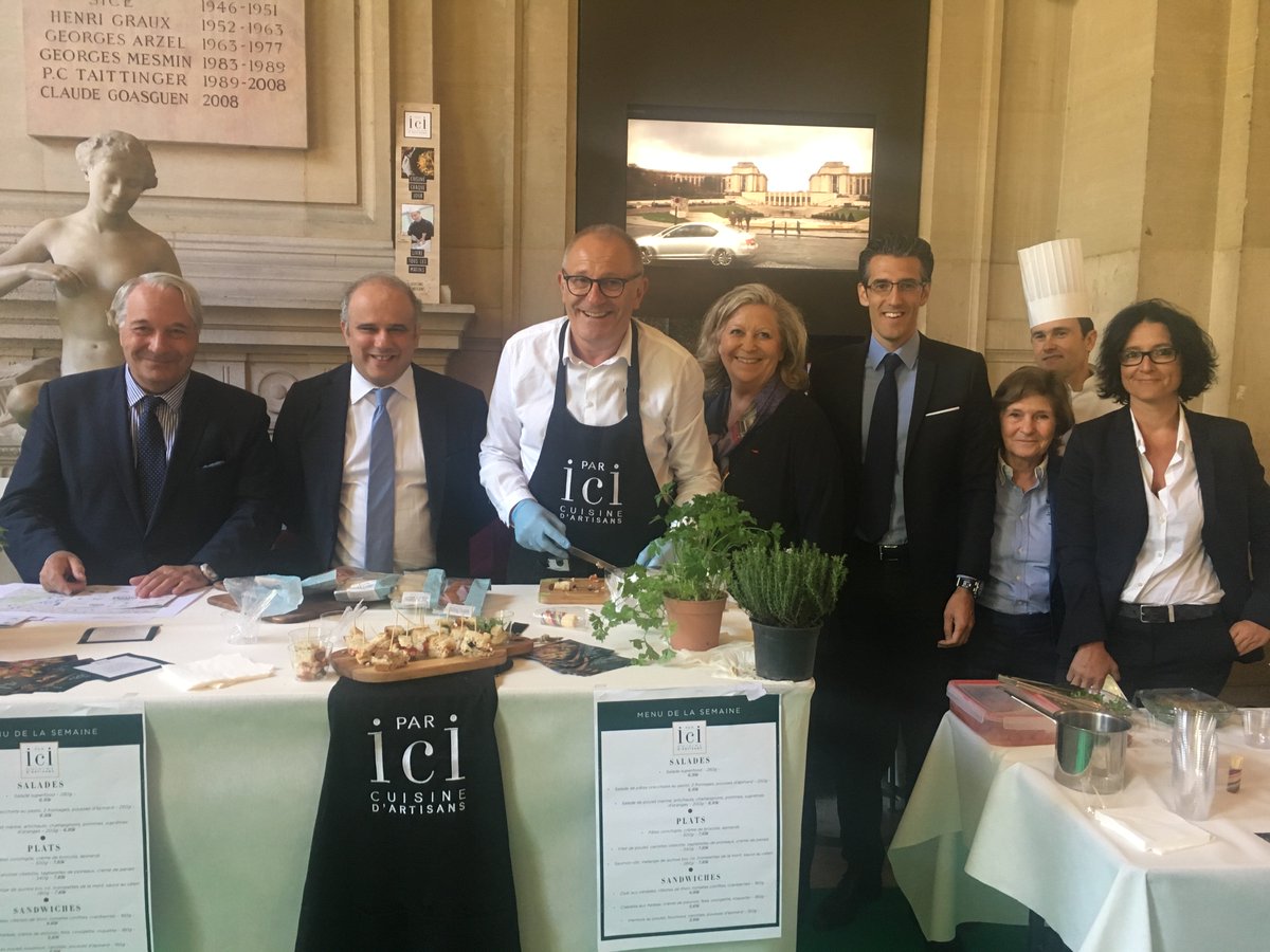 mairiedu16's tweet photo. Un #barGreen, des #ateliers #culinaires #bio et #veggie, des produits #bio, des #démonstrations de #yoga et de #QiGong la première édition du #salon #nutrition #santé a été pleine de #saveurs, de #partage et de #BienEtre @danielegiazzi #healthy #naturel #organic #Paris16 https://t.co/jrLsZSdqr8
