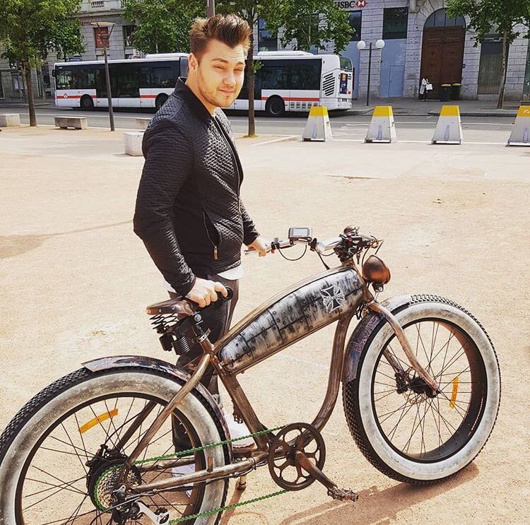 ebikelovers's tweet photo. #repost @Jeffpanacloc  #Ebike 

#electric #electricbike #veloelectrique #vae #artiste #french #actor #ebikes #lovebike #follow #like #famous #electricmobility  #ecycle #cycle #ecycling #cycling #ridebike #rideabike #lovemybike #ilovemybike #lovemyebike https://t.co/lmYugYA2Nq