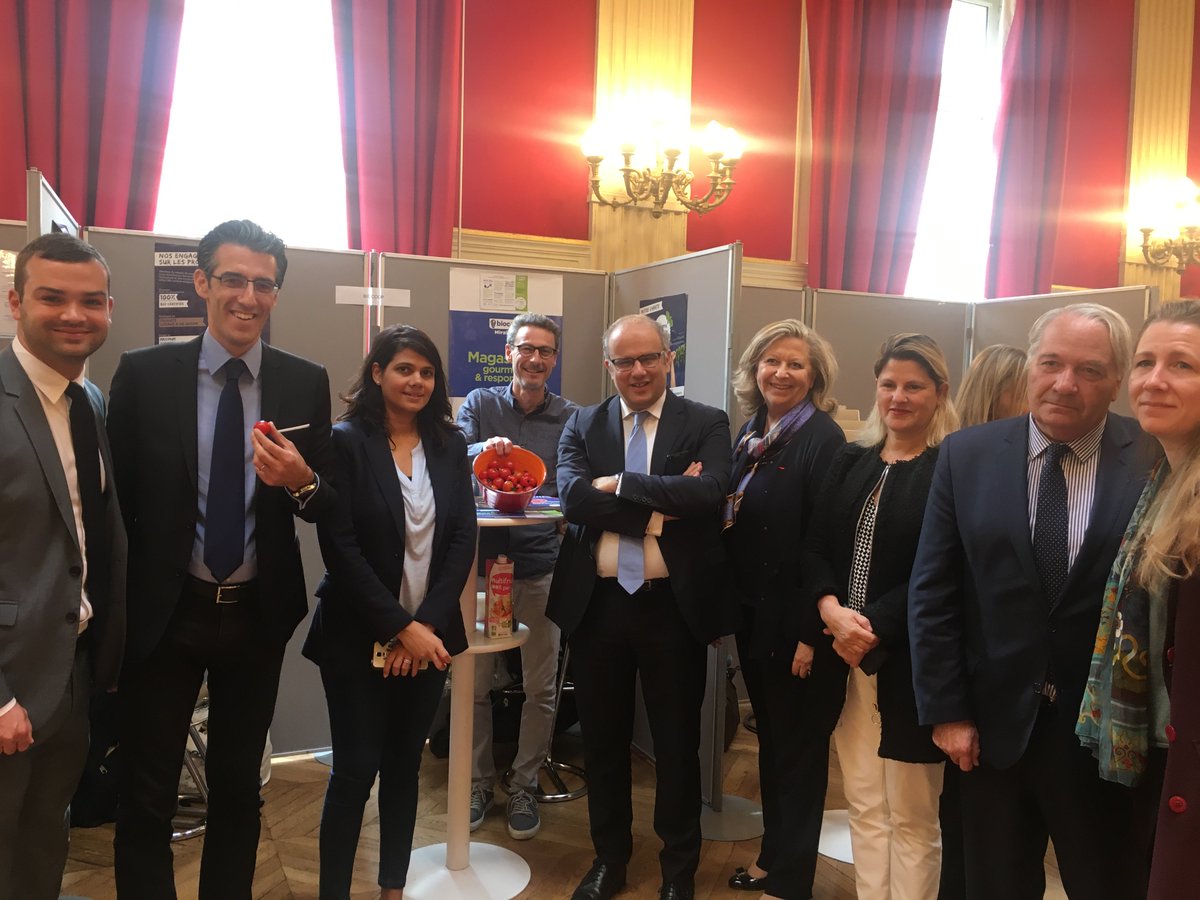 mairiedu16's tweet photo. Un #barGreen, des #ateliers #culinaires #bio et #veggie, des produits #bio, des #démonstrations de #yoga et de #QiGong la première édition du #salon #nutrition #santé a été pleine de #saveurs, de #partage et de #BienEtre @danielegiazzi #healthy #naturel #organic #Paris16 https://t.co/jrLsZSdqr8