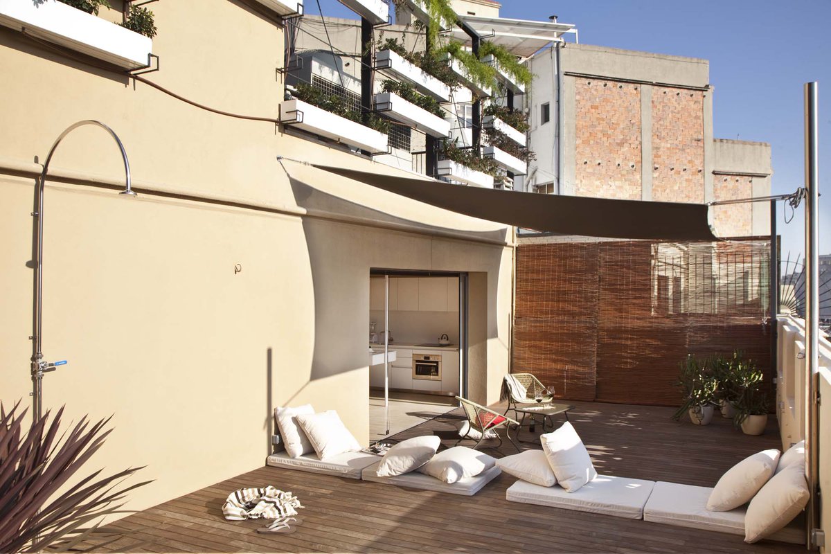 destinationbcn's tweet image. Looking for a #lastminute getaway with #discountedprices? Enjoy a 15% discount last minute deal this weekend in our #penthouse apartment #naoko. Enjoy the #Barcelona sun on your city rooftop #privateterrace