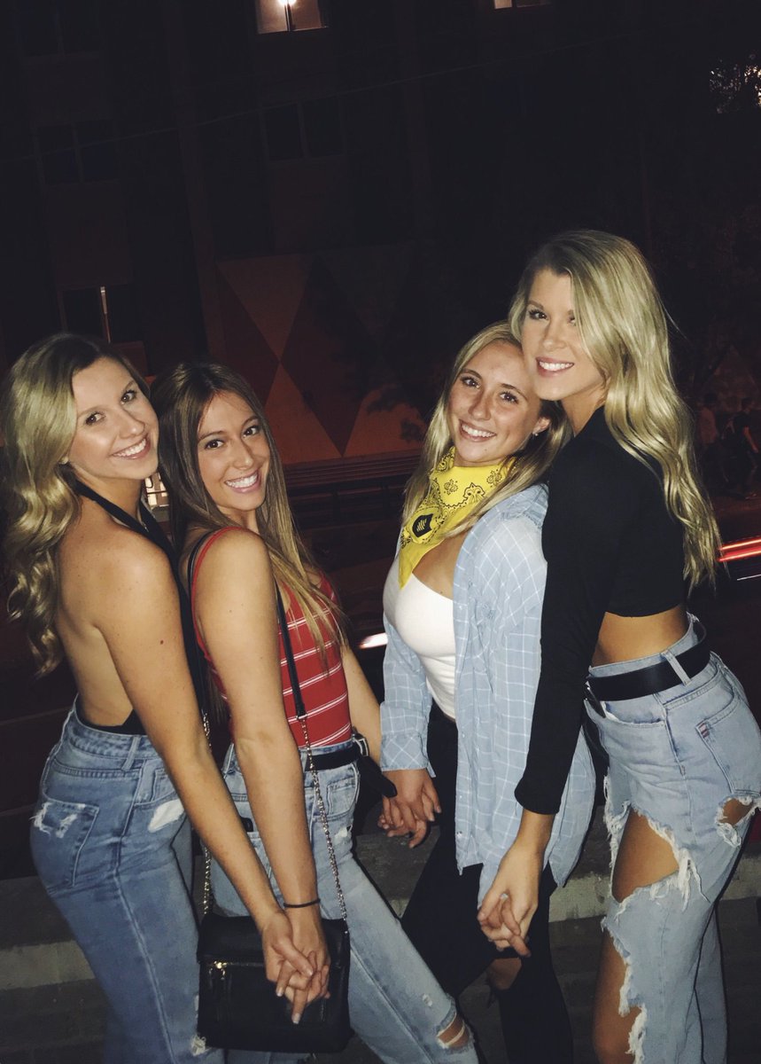 OhioUPiPhi's tweet photo. Life was meant for good friends and even better sistas ✨ #PiPhi #OhioAlpha https://t.co/rLR9KIlza9