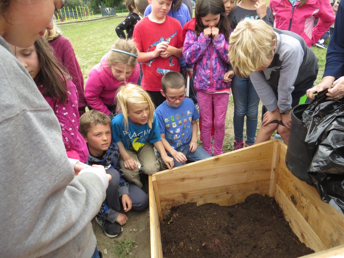 waOSPI's tweet photo. “With your positive example, Washington students can practice the values of sustainability, conservation, and they can engage in green industries statewide.” -CR. 
Four Washington schools selected as 2018 @EDGreenRibbon winners! #waedu https://t.co/iAoEXM8VkW https://t.co/KNfTHhGh6g
