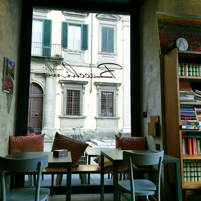 PratoFood's tweet photo. Tempo  di merenda,  quasi di aperitivo...in compagnia di buone letture #bacchino #bacchinocafféletterario #cafféletterario #bar #aperitivi #merende #libri #piazzaCarceri #prato #pratofood https://t.co/lMpaP7COUN