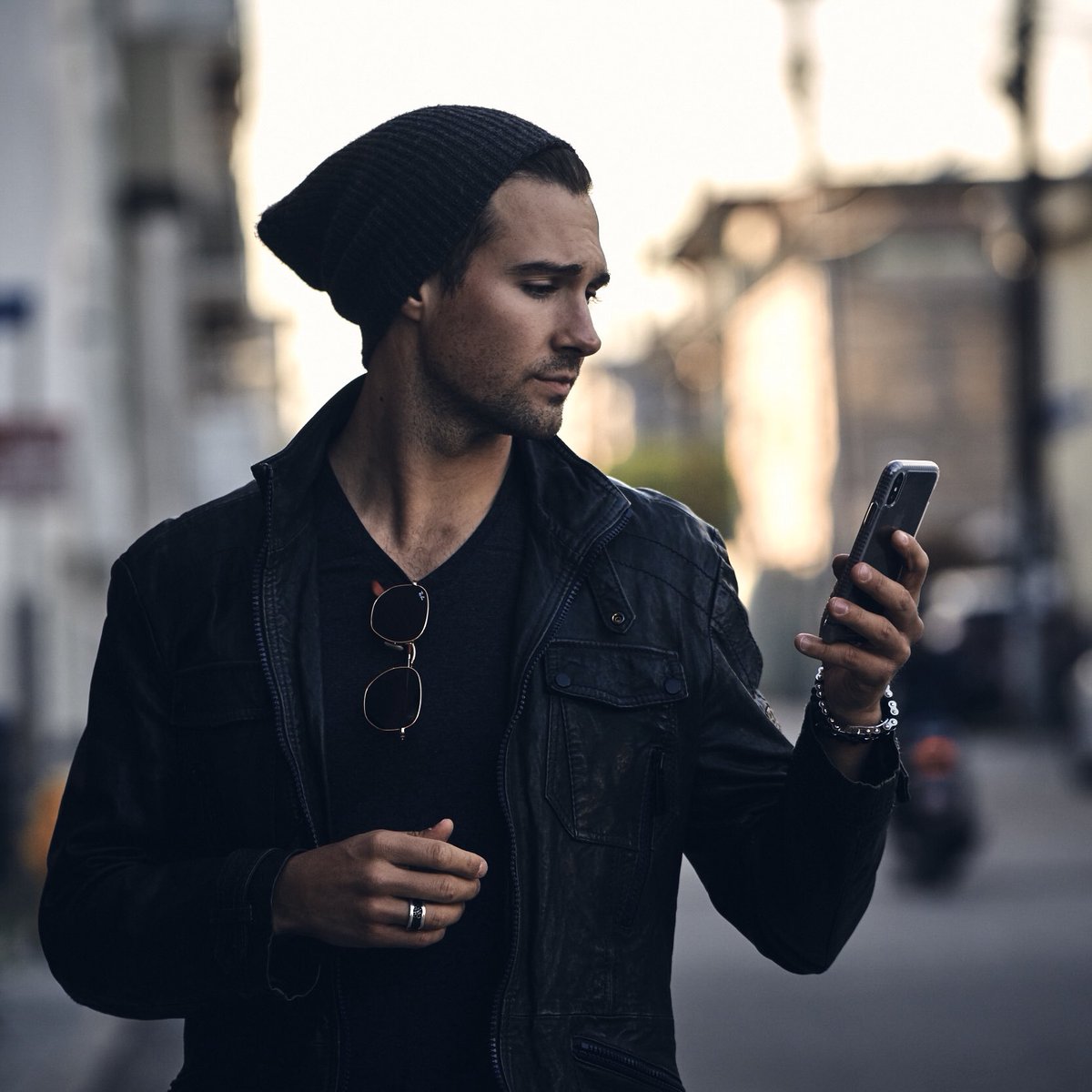 jamesmaslow's tweet photo. Who could I be texting 👀 https://t.co/UOJGGzRRNl