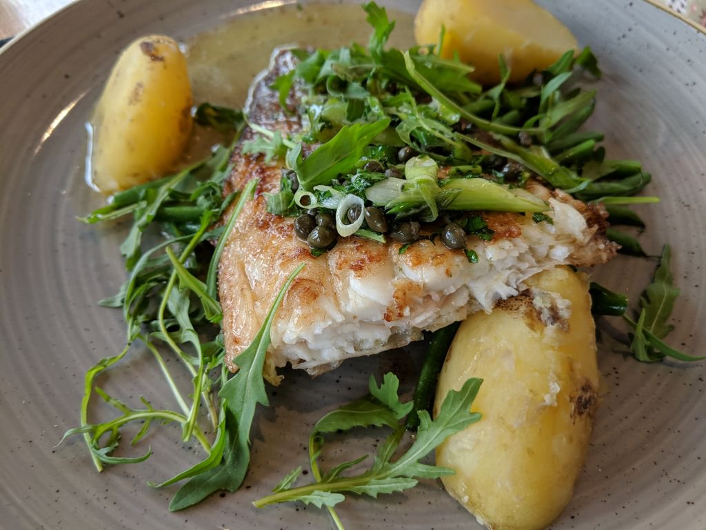 JavidTrader's tweet photo. Another lovely lunch with @1AnneChapman by the sea @PebbleBeachUK
-
The staff are really friendly and accommodating.
-
And thanks to the chef for sitting with us and explaining the finer details.
-
-
#food #pebblebeachuk https://t.co/oWor8CsVlB