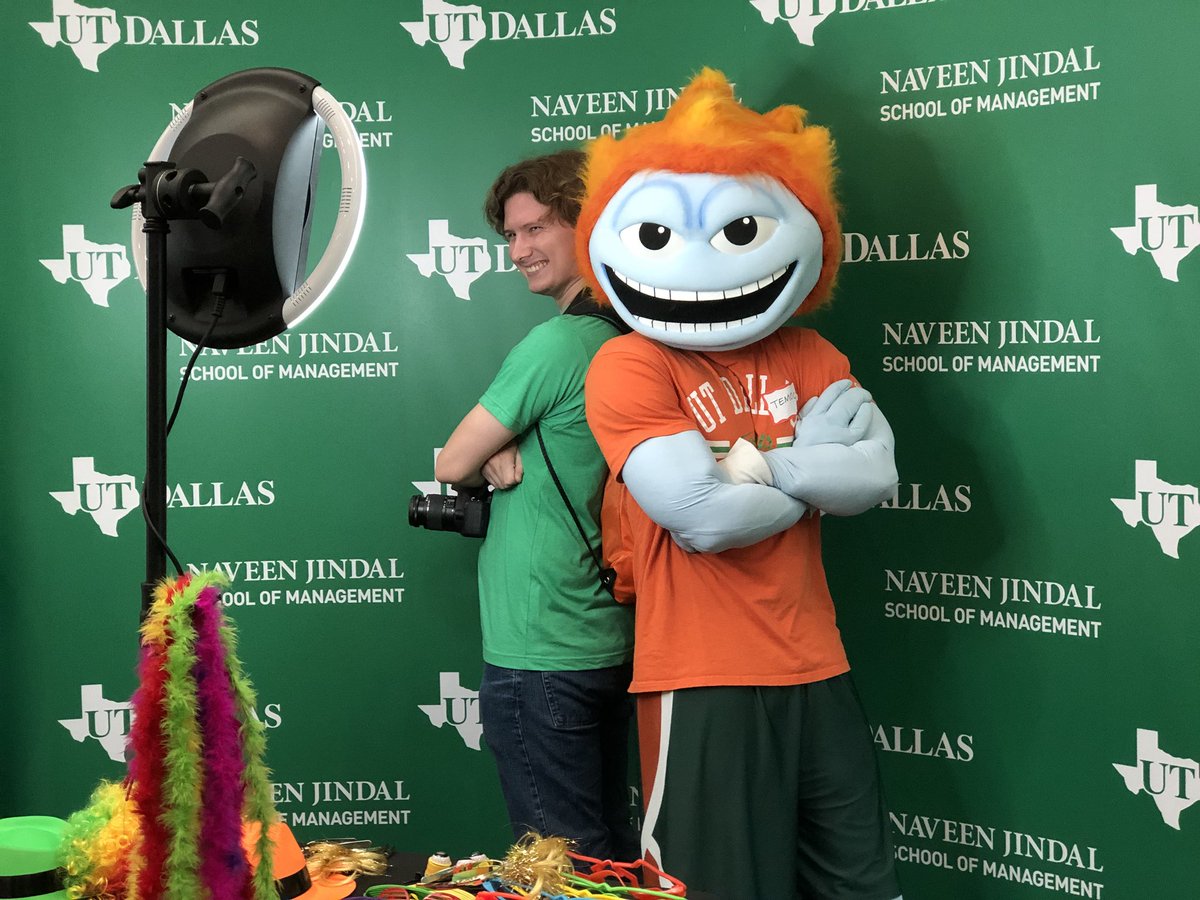 OITSummit's tweet photo. Come take selfies with Temoc! #oitsummit #temoc https://t.co/dgGSRb2zXb