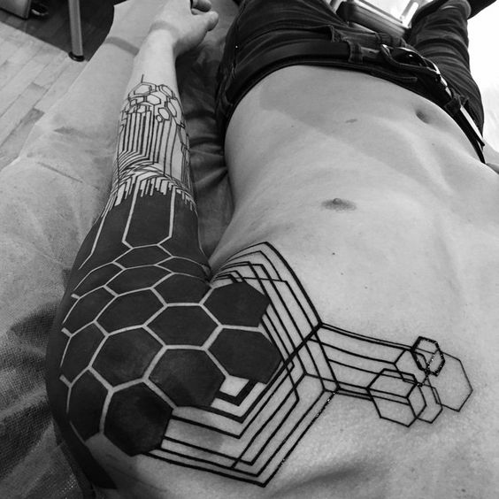 PeekaB0SS's tweet photo. Geométrico increíble. #ProTattoo https://t.co/VEpY6llqt6