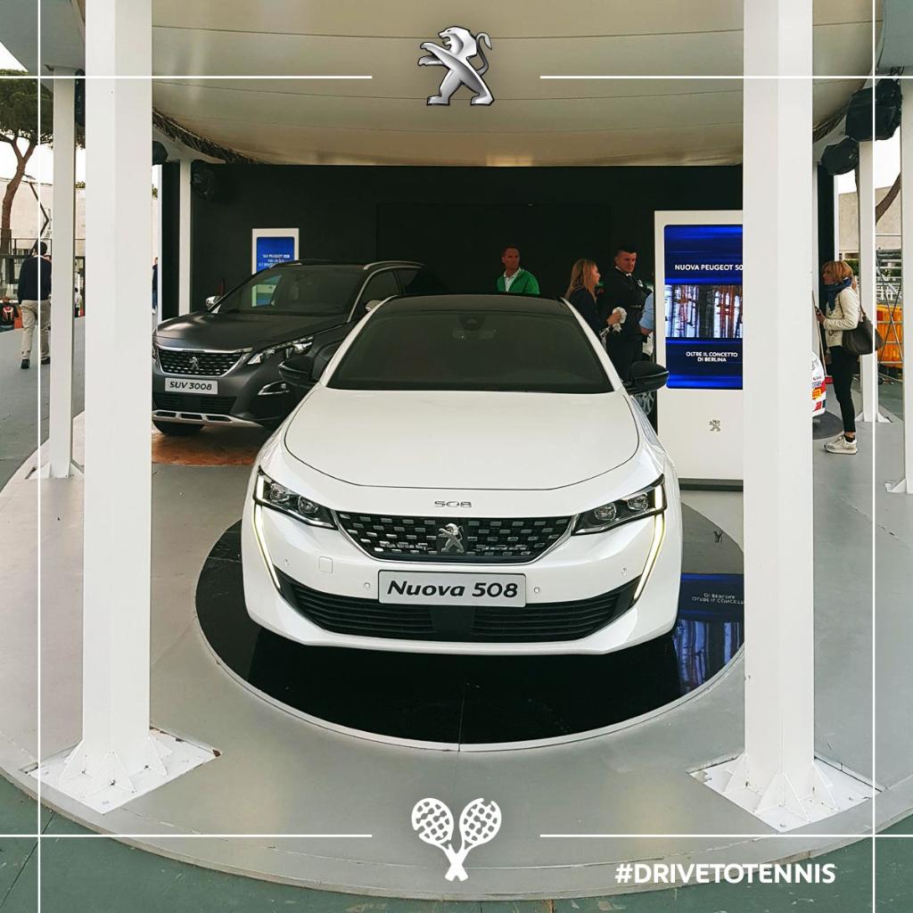 peugeotitalia's tweet photo. I match sulla terra rossa sono uno spettacolo, ma anche Casa Peugeot non è niente male! #DriveToTennis #ibi18 https://t.co/JMbS4jVrsW
