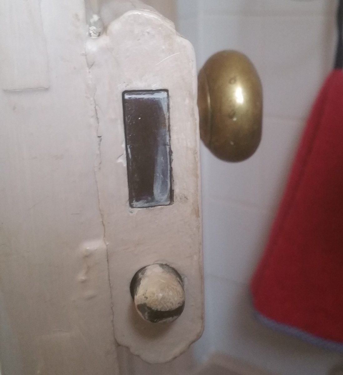 Had to open this jammed ye olde worlde rimlock today - never seen this type of latchbolt before. Wondered why it wouldn't mica. Normally they are wedge shaped, but this was a round ended bolt. Strangely no wholesalers are stocking this unit anymore! #locksmiths #noah #ark