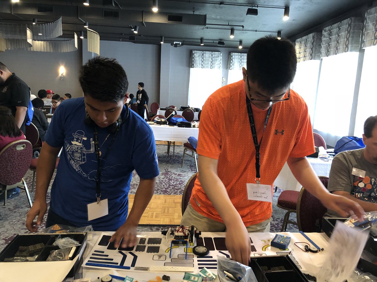 shhscompsci's tweet photo. Day 2 at the @sernational #serrobotics event. https://t.co/wYzU3fh4OR