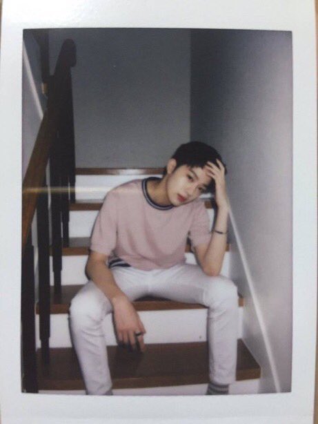 PINKBLOSSOMME's tweet photo. ชอบรูปควานลินที่ถ่ายออกมาจากโพลาลอยด์แบบนี้อ่ะ ให้ฟีลแฟนหนุ่มมากๆๆ มองแล้วเขินเลย บ้าจริง ;-; https://t.co/Wr7E1jrNXw