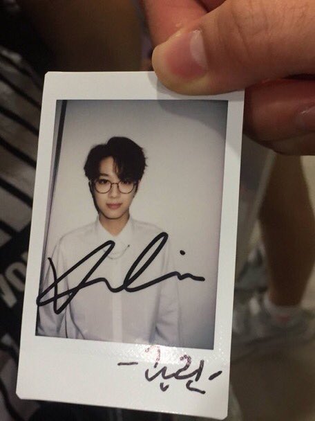 PINKBLOSSOMME's tweet photo. ชอบรูปควานลินที่ถ่ายออกมาจากโพลาลอยด์แบบนี้อ่ะ ให้ฟีลแฟนหนุ่มมากๆๆ มองแล้วเขินเลย บ้าจริง ;-; https://t.co/Wr7E1jrNXw
