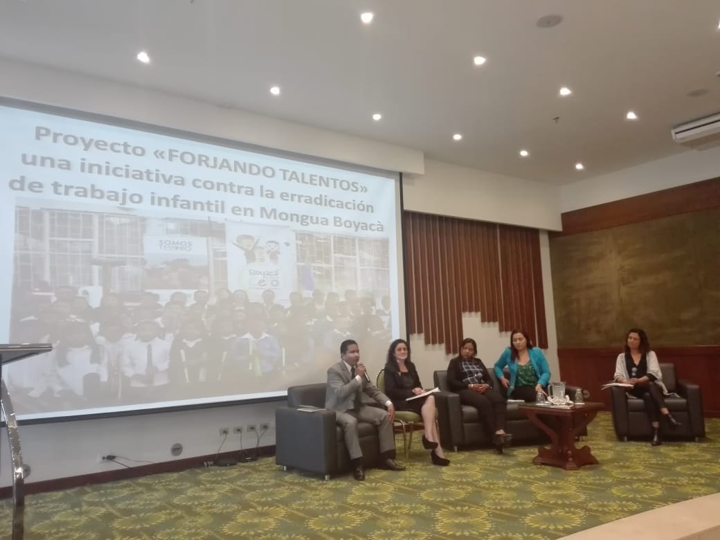 FondoAccion's tweet photo. Comienza el panel sobre experiencias exitosas en la implementación de la Política Nacional y la Ruta integral de gestión territorial para la prevención y eliminación del trabajo infantil minero. #SomosTesoro #trabajoinfantil 👦👧🔍📝. https://t.co/P4ZyNChiPm