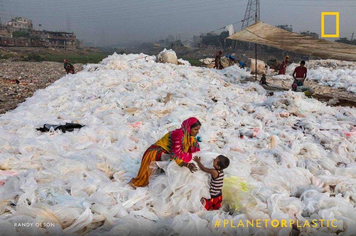 NatGeo's tweet photo. Some 9 million tons of plastic waste end up in the ocean each year. Will you choose #PlanetOrPlastic? Take your pledge today. https://t.co/LGC6vCnecU https://t.co/DkaH1YDOrd