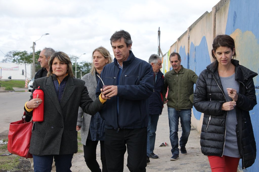 32alvarogarcia's tweet photo. Gracias a alcaldesa #SandraNedov y al @Municipiod por la recorrida de esta mañana por Marconi y Casavalle. Vimos la gran cantidad de intervenciones (plazas, caminos, puentes, viviendas, escuelas, centro cívico, Sacude) del Plan Casavalle, que cumple 10 años https://t.co/vJW4gW0n1v