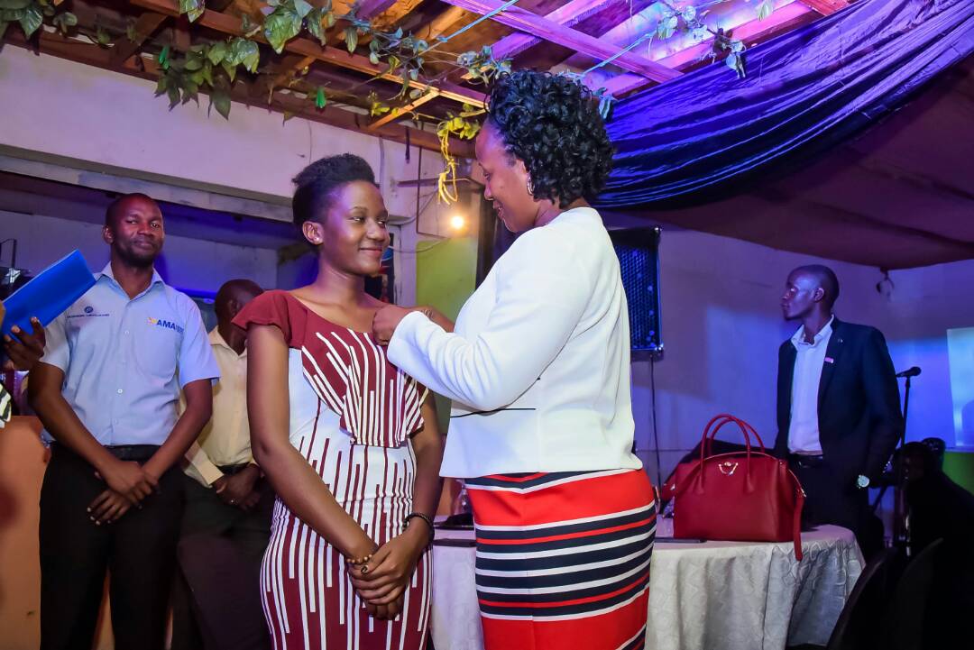 rotaractnateete's tweet photo. @Cmpijja @MwombekiA @mildredn023 @KakubaJude @JonathanLukza @SarahOwembabazi @aminanasaazi @AngelKisekka @JSKiwanuka @LuswataRi The club grew, three ladies joined the #hardnats.
The strength of a club is it's members.
#PatrickInstallation https://t.co/oElkVOs4PL