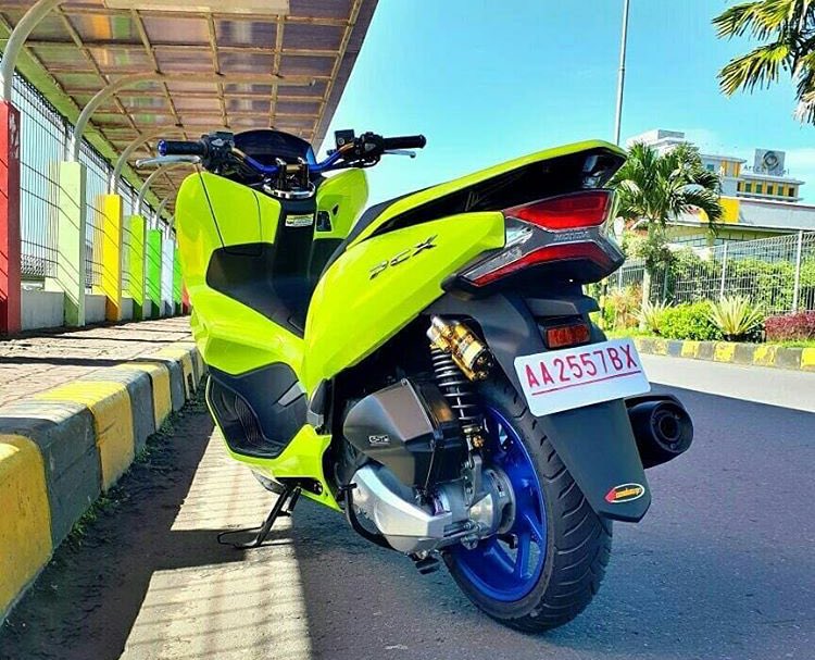 PcxIlove's tweet photo. Pra quem gosta de cores bem chamativas tá aí 🏍💨📸 https://t.co/9xPjZXhYix