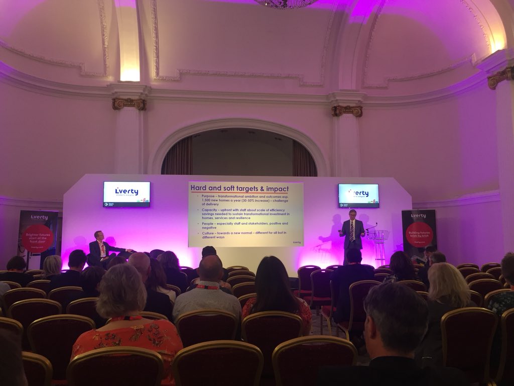 lee_capsticks's tweet photo. Good session from Nick Horne @Knightsinwhites on the real principles and leadership that underpins a successful merger #CIHSW18 https://t.co/6cERpjYg1O