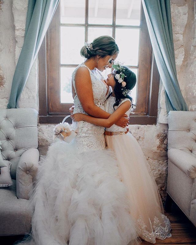 Here’s a little #weddingwednesday magic for you✨ #StarDustBride 📷: Bianar Photography ift.tt/2IOft4H