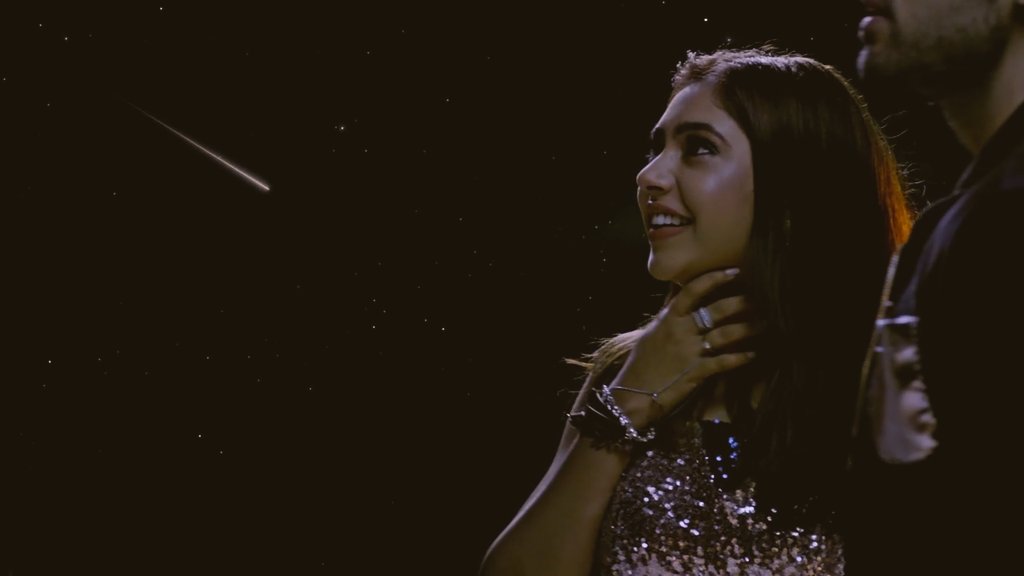 NandiniMurthyFc's tweet photo. She gifts him something priceless - A moment with shooting stars.

@justvoot 
#KYYOnVoot 
#MaNan
#NandiniMurthy
#ManikMalhotra  
@ManikMalhotraFC https://t.co/VwcLZZ3JHC