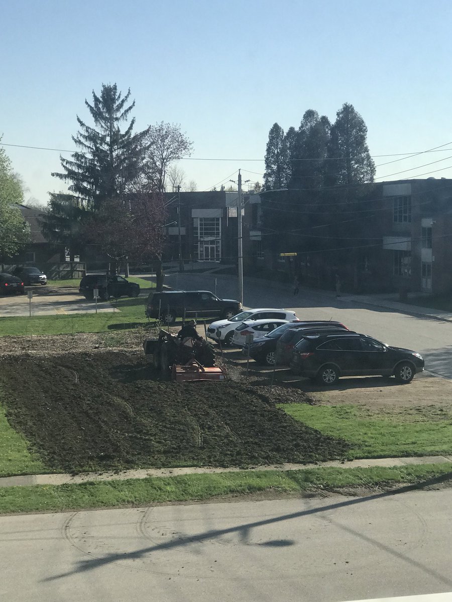 First crop of <a href="/NorwellDSS/">Norwell DSS</a> LEAF program is underway #plant18 #ontag #AgMoreThanEver #agfrommywindow <a href="/ugdsb/">Upper Grand DSB</a>  <a href="/TownofMinto/">Town of Minto</a>