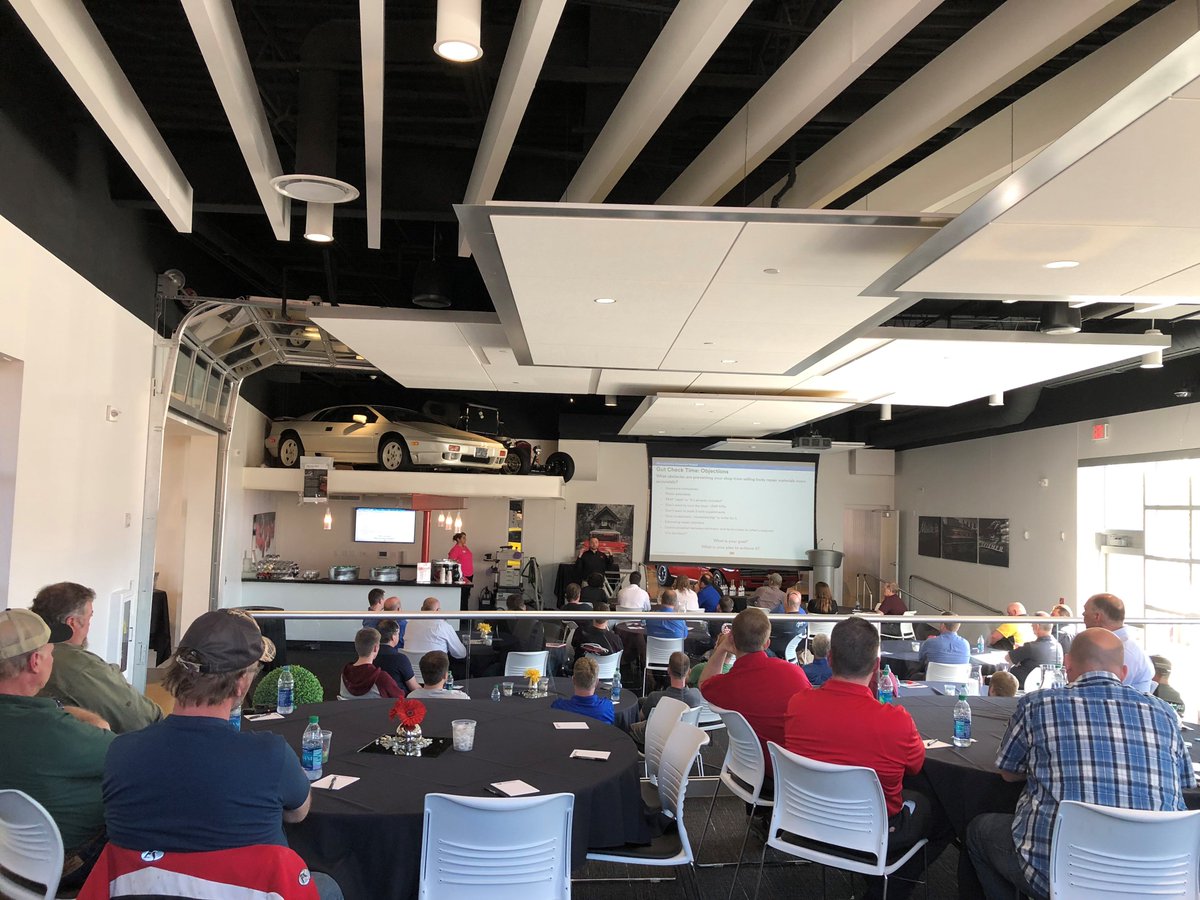 LKQRefinish's tweet photo. #PursuingGrowthandLearning surrounded by vintage cars at the Green Bay Car Museum is highly recommended. Shout out to our WI team, @AxaltaNAref , and @3M_Collision for putting this educational day together and doing more to #WOWtheCustomer. #FMCoreValues https://t.co/jjlZ6Zugsy