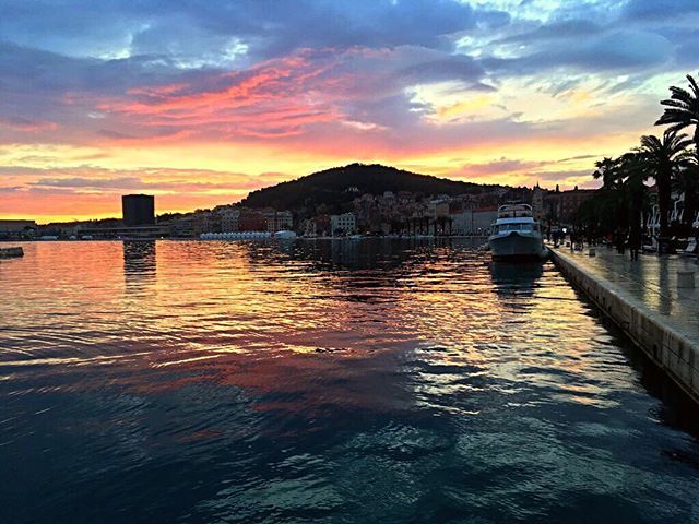 Sunsets on Split Riva be all like... 💛🧡❤️💜💙 #split #splitriva #croatiafulloflife #croatiansunsets #dalmatiansunsets #summer2018 #holiday #sailingholiday #sailingvacation #travel #travelgram #travelphoto #adventure #beadventurous #sailingadventures #travelplans #summerpla…