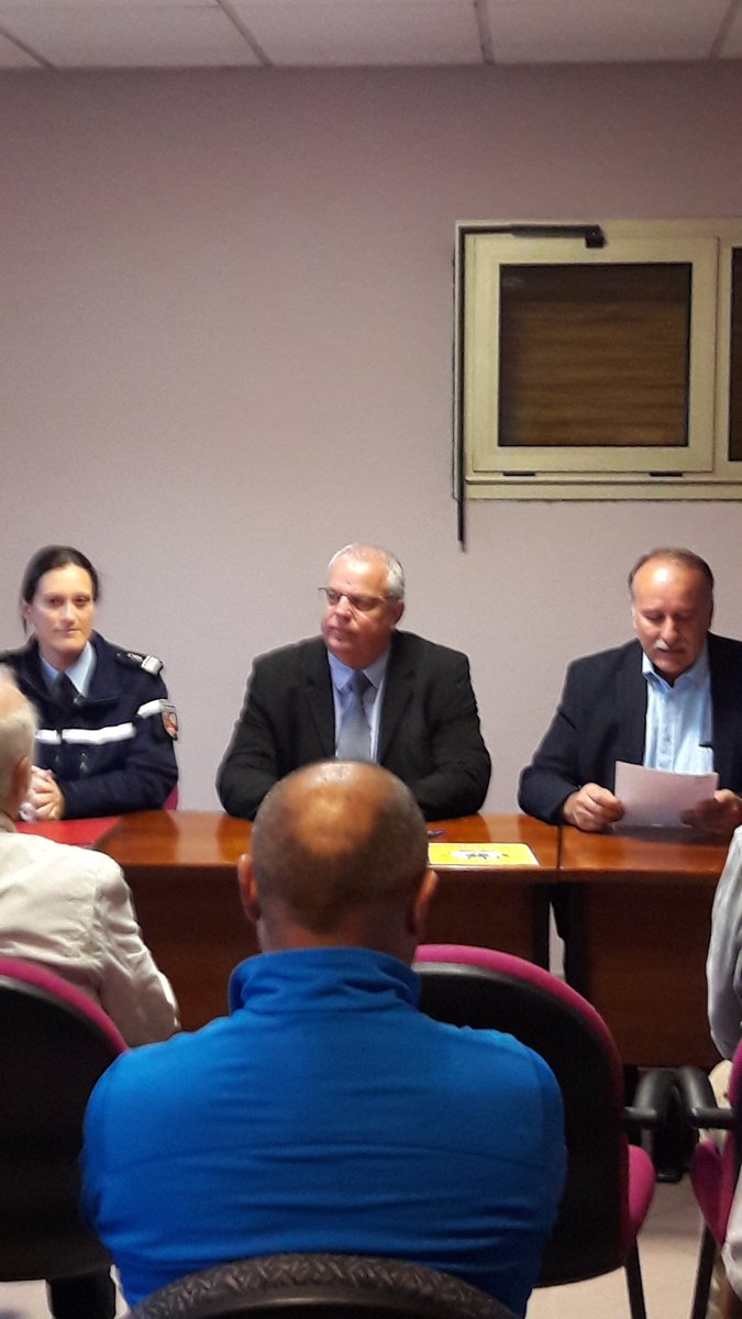 Prefet07's tweet photo. #Sécurité Signature de la #convention de #participation #citoyenne de la commune de #Charnas #Ardèche, en présence de Bernard ROUDIL, sous-préfet de l'arrondissement de #Tournon-sur-Rhône; Yves FRAYSSE, maire de la commune; et Commandante @Gendarmerie A. CAZORLA https://t.co/4iSup9hnGC