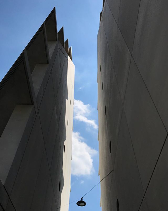 stefanopaleari's tweet photo. back 👋🏼 #milano https://t.co/cpFhhRnjnH https://t.co/9voEmi9ktL