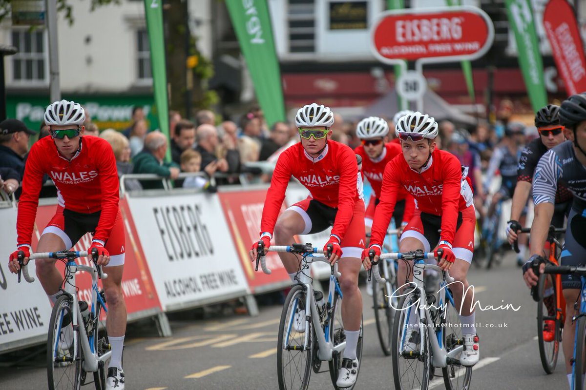 Next up ➡️ Rás Tailteann 🚴‍♂️🚴‍♂️🚴‍♂️🚴‍♂️
🗓May 20th - 28th
Read more: bit.ly/2rQUAeS 

#WalesRacingAcademy