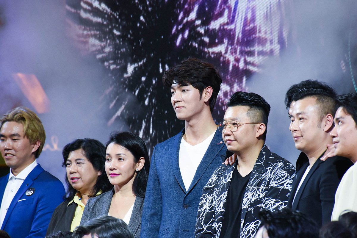 CholChun's tweet photo. ถ่ายรูปเป็นหมู่คณะ 📷 #ก็อตอิทธิพัทธ์ #Teamgxxod #ชาวพาวเวอร์แบงค์ #GSJUSTFORYOU #GSEntertainment #justforyou https://t.co/9f7QqOIDUM