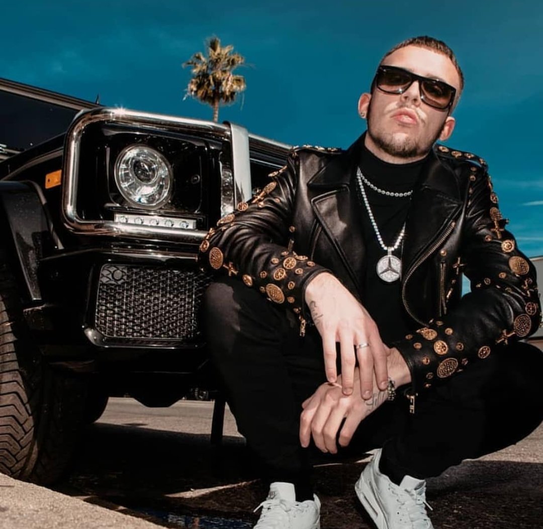 Studded leather jacket from Vegas Jones' music video "Malibu". 
#FaustoPuglisi #VegasJones #FaustoPuglisiSS18 #MadeInItaly
faustopuglisi.com