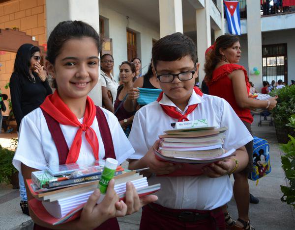 cubavsbloqueo's tweet photo. El derecho a la educación especial en #Cuba 🇨🇺 continúa siendo una realidad a pesar del bloqueo https://t.co/KMUWMM385j #NoMásBloqueo #DDHHCuba @CubaMINREX https://t.co/J62HyRztTK