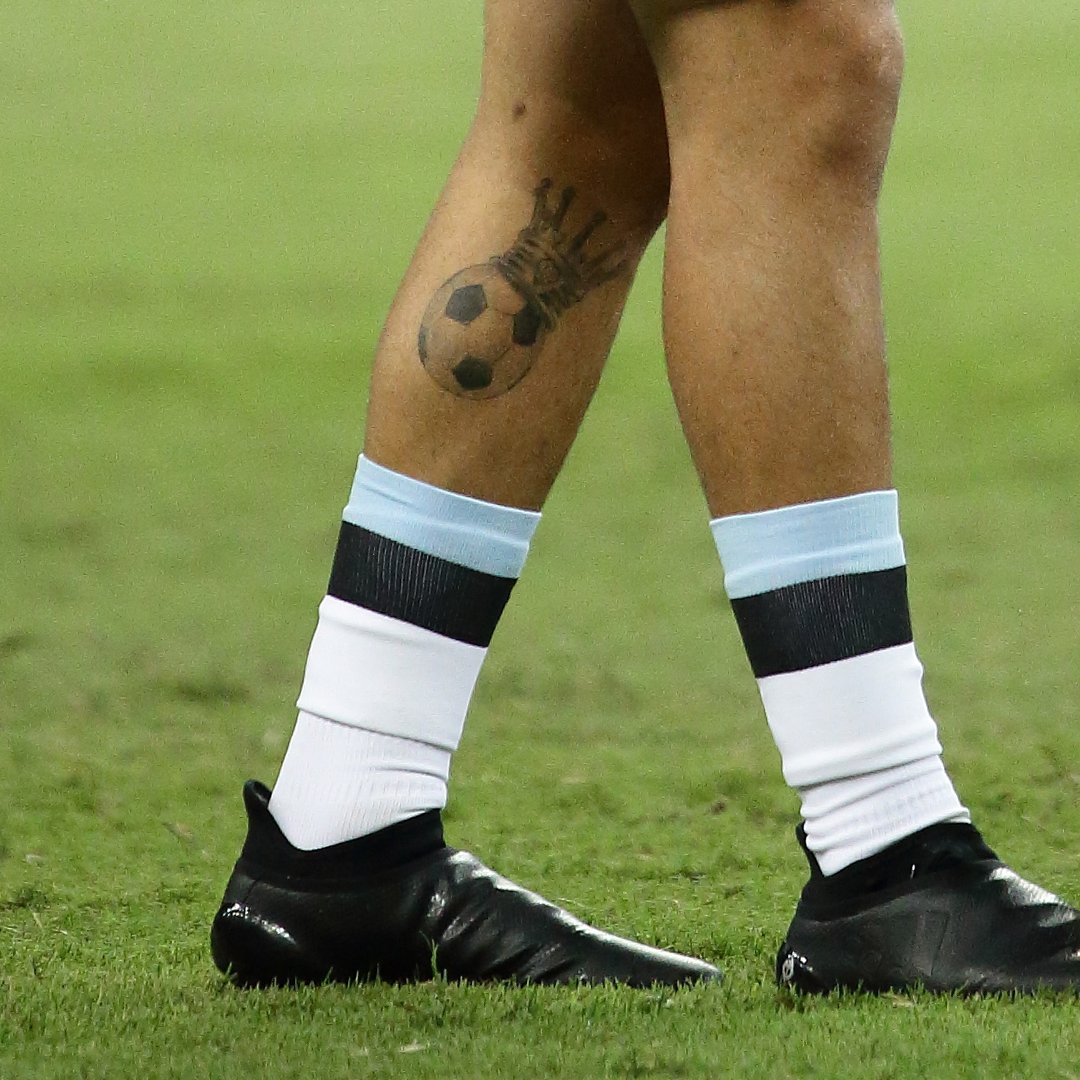 هل يمكنك التعرف على اللاعب من الوشم 🖋️🔎 🧐, image size:1080x1080