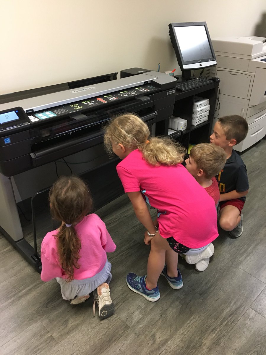 mmooresjc's tweet photo. Here was a lot of 1st grade enthusiasm at the poster maker today!@ges_MrsBuening #GESpirates https://t.co/OsTvvpjqwd