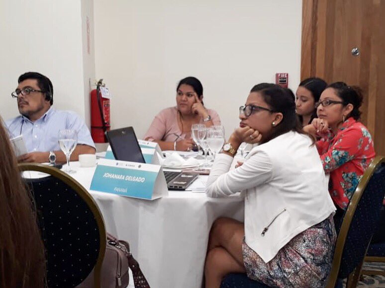 SaludPublicaRD's tweet photo. Hoy en el Taller de Comunicación de Riesgos para las Regiones Afectadas por #Zika, se realiza la presentación de experiencias, de los países que integran el COMISCA, en abordaje comunitario como parte de las estrategias de comunicación de riesgos.
#RDPPTCOMISCA2018 @SECOMISCA https://t.co/oJTa1cBF6g