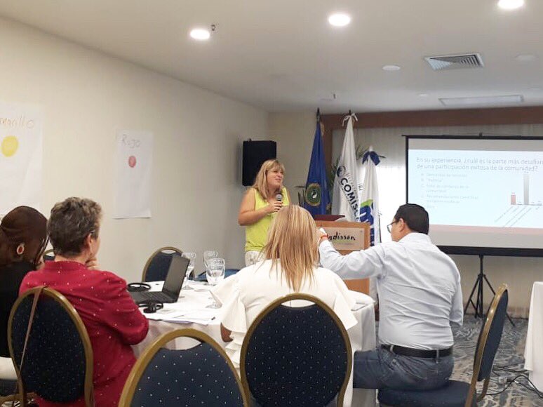 SaludPublicaRD's tweet photo. Hoy en el Taller de Comunicación de Riesgos para las Regiones Afectadas por #Zika, se realiza la presentación de experiencias, de los países que integran el COMISCA, en abordaje comunitario como parte de las estrategias de comunicación de riesgos.
#RDPPTCOMISCA2018 @SECOMISCA https://t.co/oJTa1cBF6g