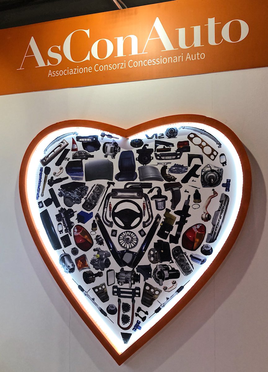 lucarallo's tweet photo. #AsConAuto al @automotivedday: osservare le concessionarie viaggiare verso il il futuro in relazione ai nuovi comportamenti dei consumatori e delle tecnologie disponibili, è davvero affascinante! #ADD18 https://t.co/xUmdRMq0BA