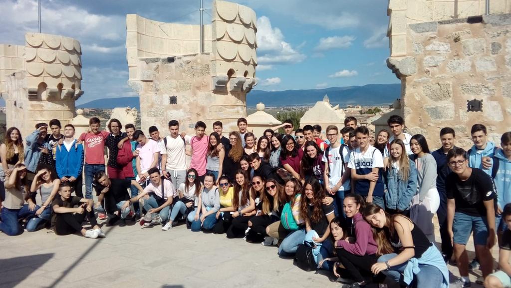 manyanetsandreu's tweet photo. Aquests són els herois i heroïnes que s'han atrevit a pujar la Torre de San Juan del Alcázar de Segòvia https://t.co/m4lWwoYfG0
