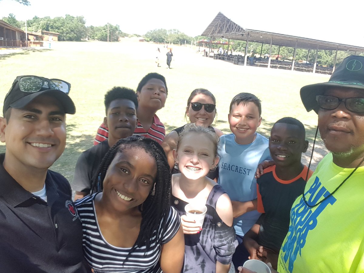 MaestroAldama's tweet photo. @CapAreaRDSPD @DeerparkMS #7thgraders enjoying a #beautifulday @reunionranch @MsPhilhower #fieldtrip https://t.co/d5jlxOQKIa