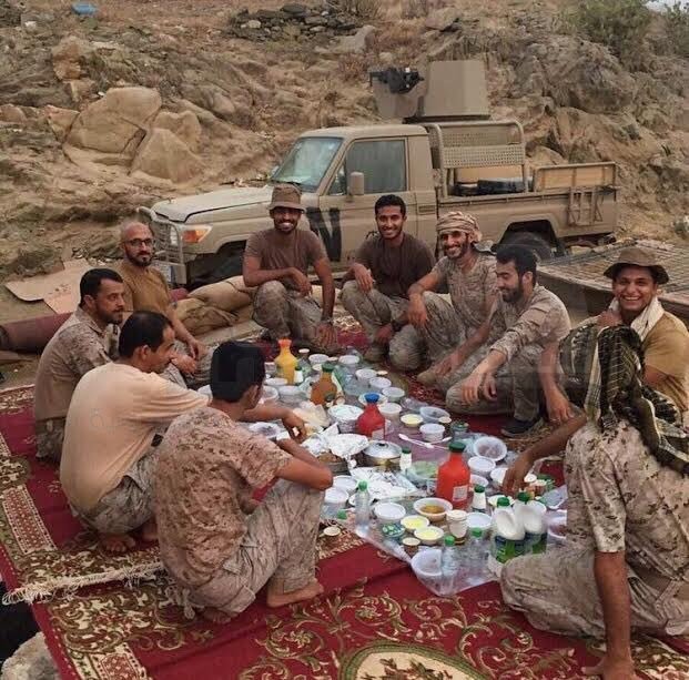 SaudiNews50's tweet photo. أبطالنا على الحدود .. 
بتضحياتكم نصوم شهرنا ، وبشجاعتكم نقوم ليلنا ، وببسالتكم تُحفظ مقدساتنا .. فرمضانكم يسرٌ وقبول ، ونصرٌ وتمكين.
.
#السعودية #رمضان #الحد_الجنوبي
. https://t.co/sc3G8KzdiN