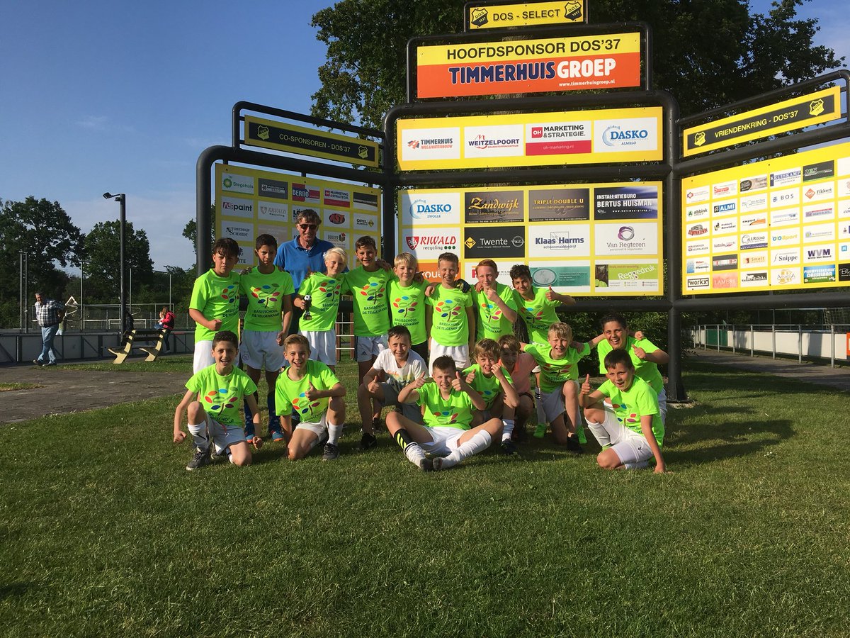 deTelgenkamp's tweet photo. Een 3e prijs voor de meiden en een 2e prijs voor de jongens! De jongens mogen volgende week door naar de Districtsfinale! #trots @HengeloSport https://t.co/wFPJ24A16f