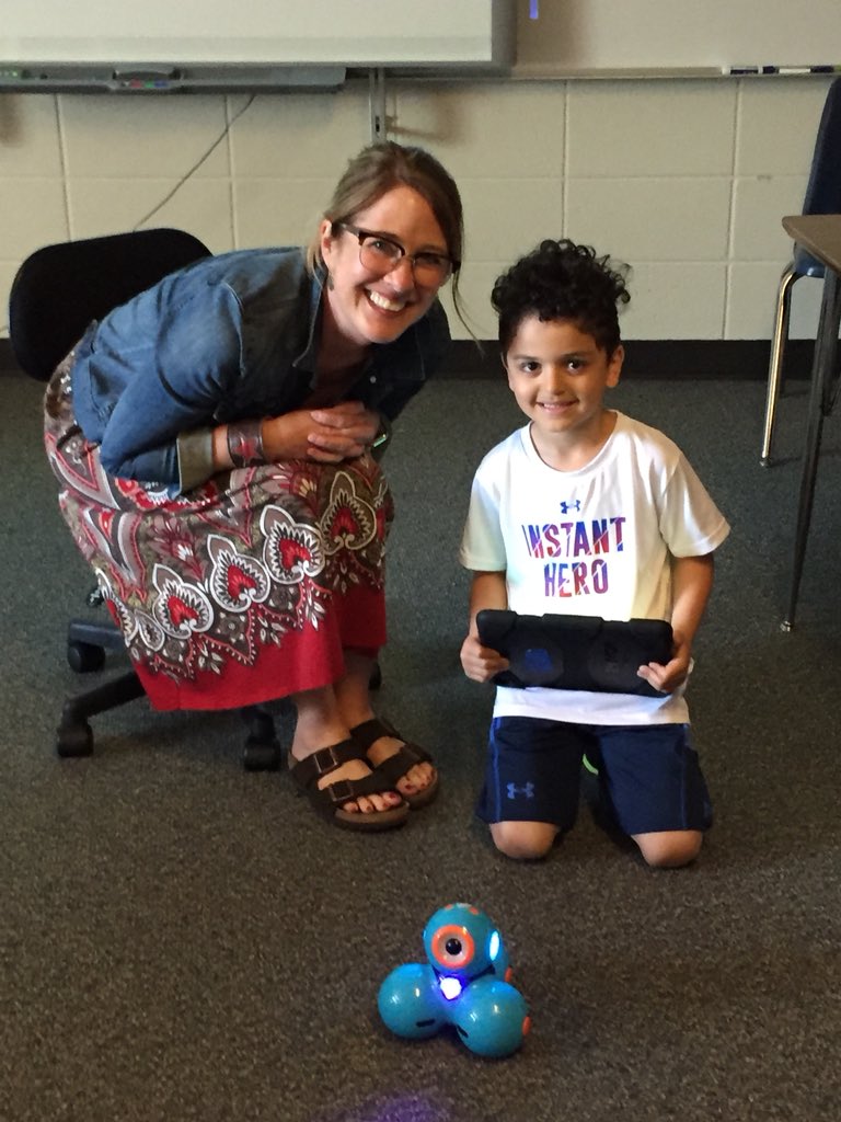Omar @RahnArtsTech is a thoughtful, persistent and clever 1st grader. He was able to program Dash to do some pretty cool things! He is my #GoodNewsCalloftheDay