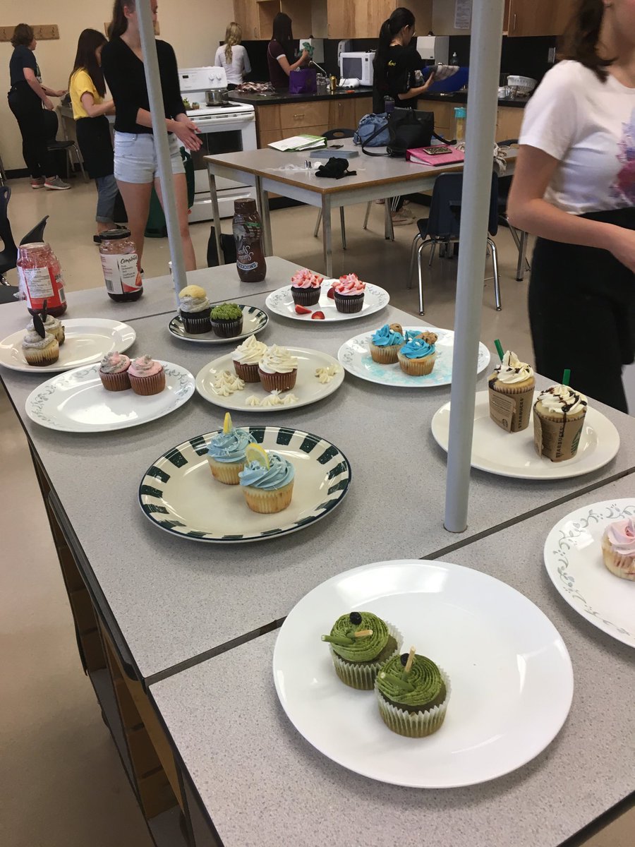 MsClaudineD's tweet photo. Foods 10 cupcake challenge 😊##newpastrycourse2018
#marinerpride https://t.co/kR8jGZa9Hl