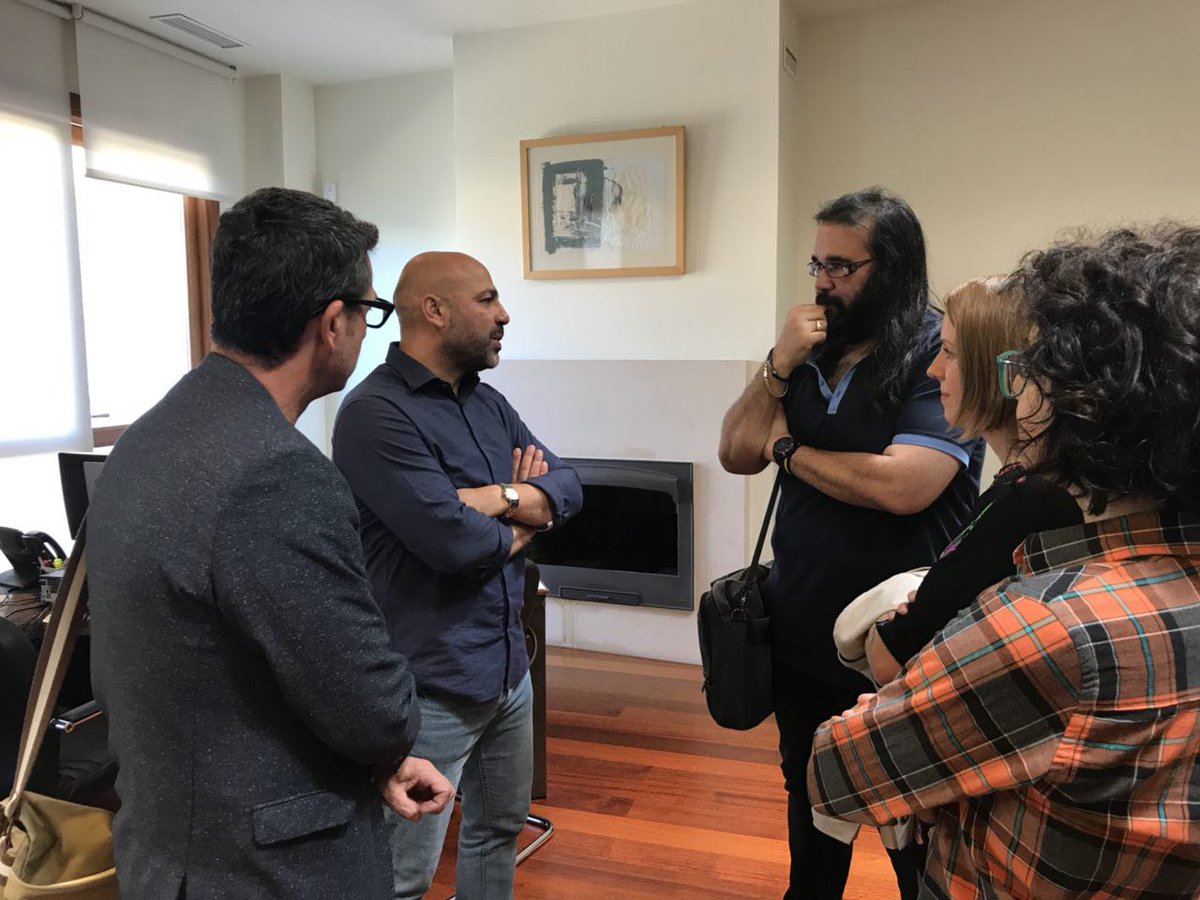 PodemosCLM's tweet photo. El sector audiovisual en CLM es fundamental para construir región👉Nos une y conecta, genera empleo y muestra al mundo nuestra identidad castellano-manchega.
@josegarmolina se reúne con #Apacam para conocer sus dificultades y trabajar en un futuro Pacto Audiovisual de CLM. https://t.co/ITK07rBjXi